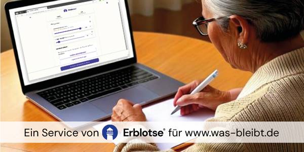 Quelle: Was bleibt./ELKB/Günter Gastner Eine Frau erstellt ihr Testament mit Hilfe des Erblotsens am Laptop.