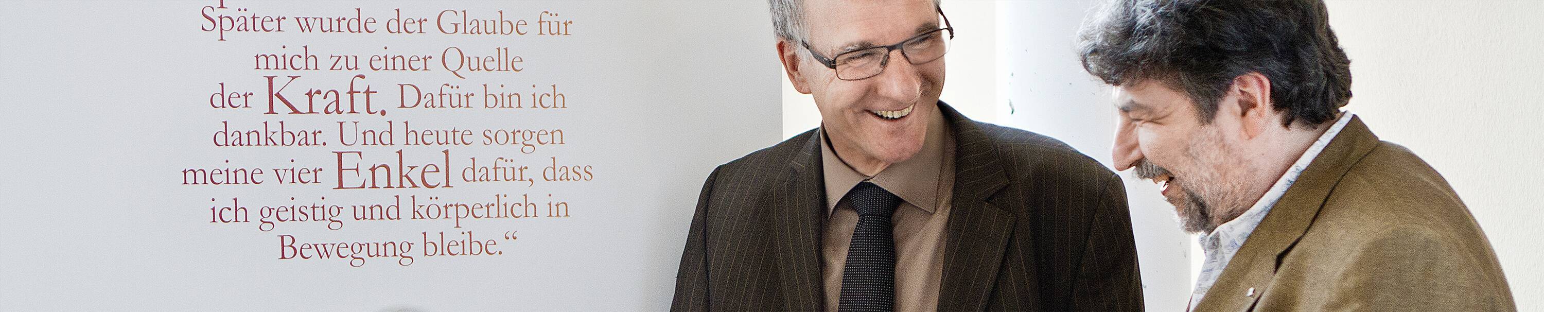 Zwei Männer unterhalten sich